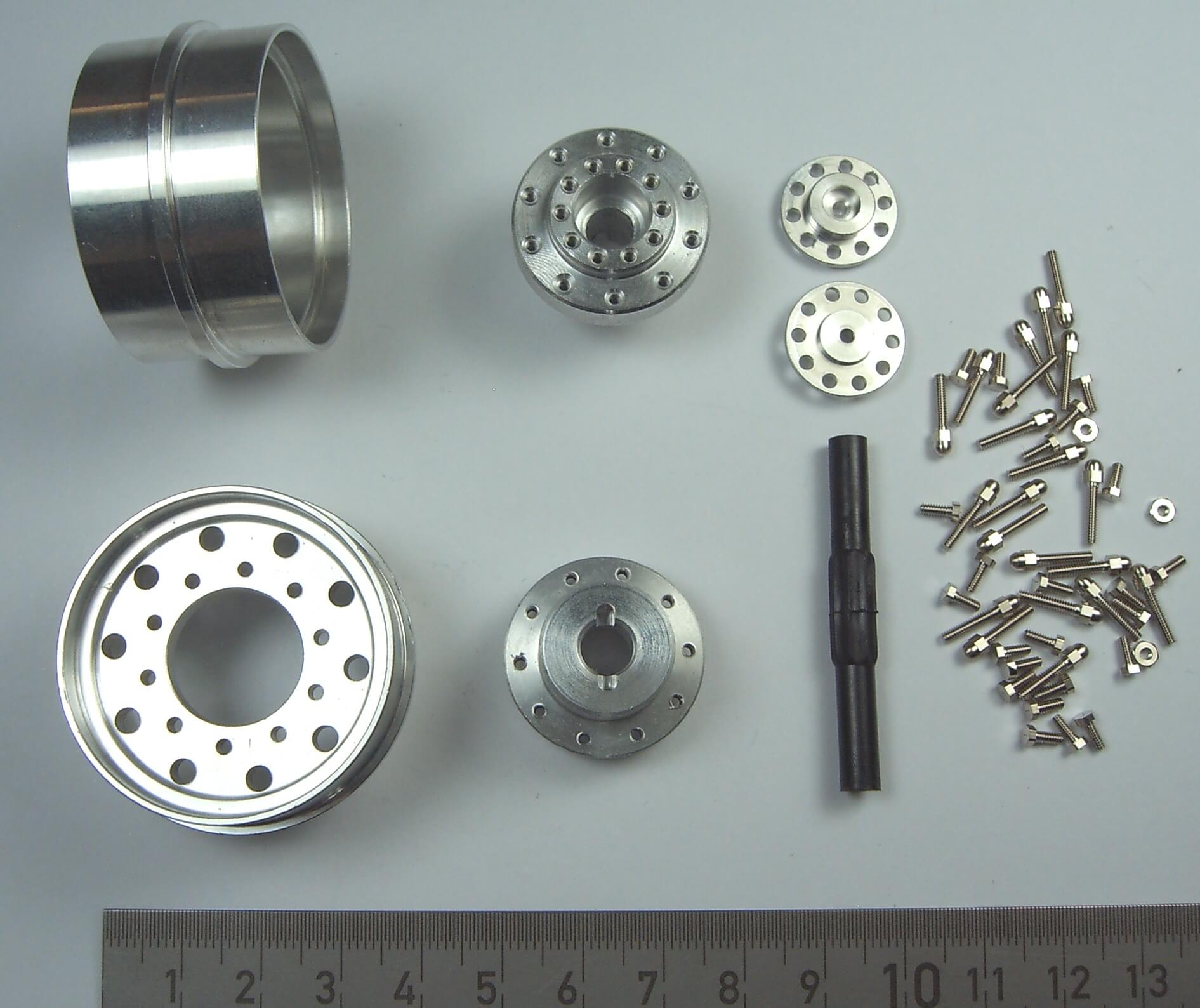 Aluminium rim set driven front axle wide tires for