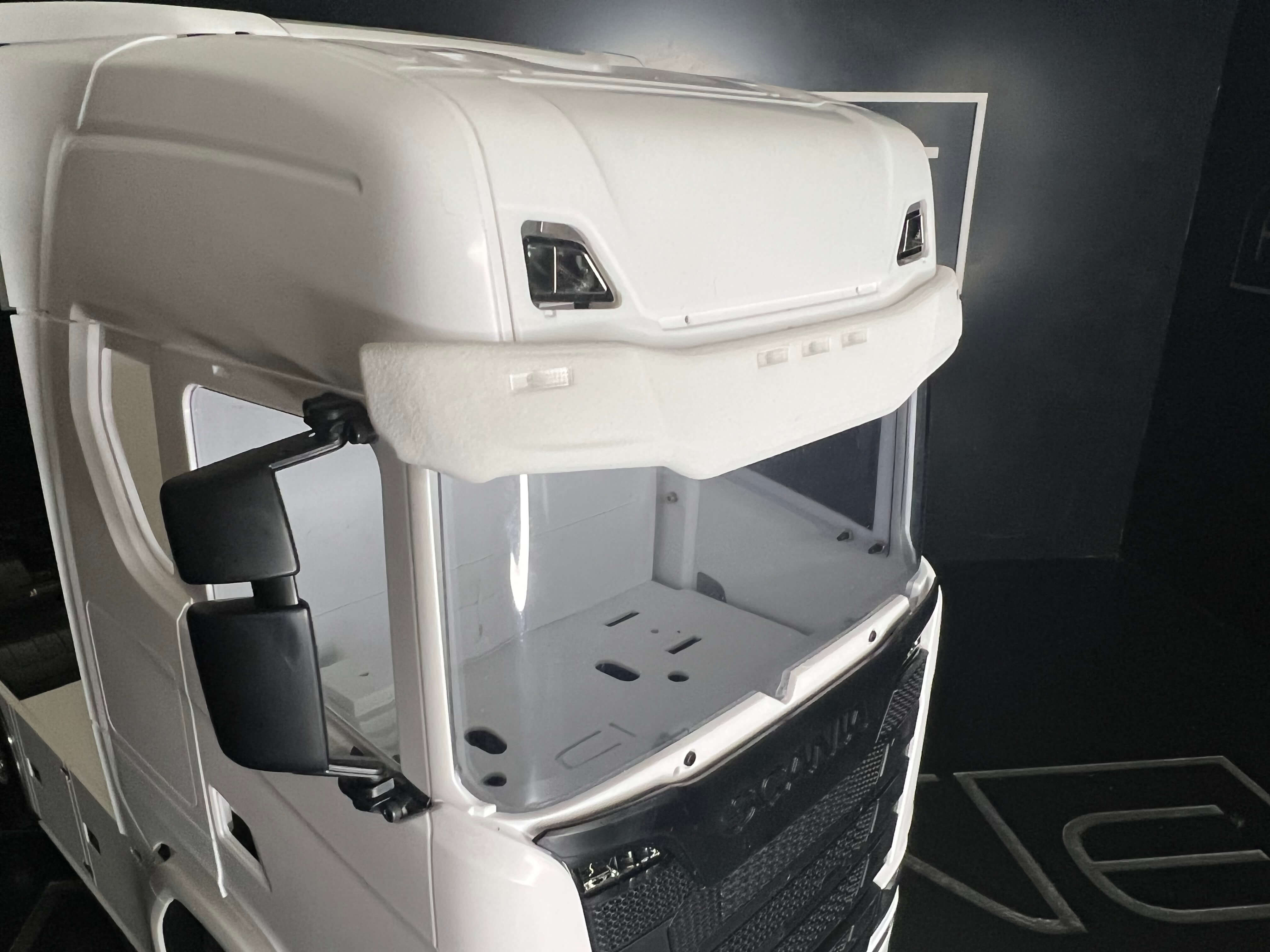 FineLine Sonnenblende für Scania 770 S von Tamiya