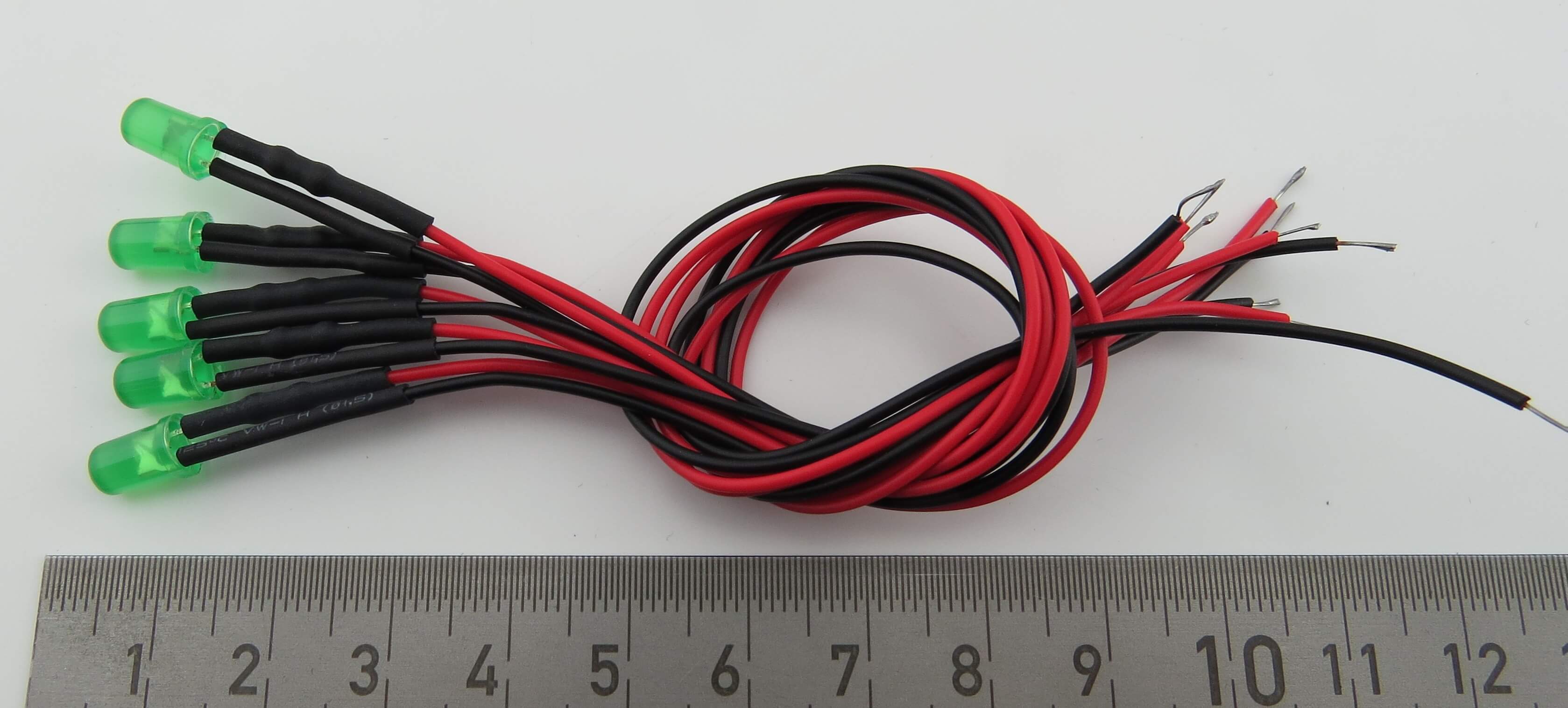 LEDs grün 5mm, grünes Gehäuse, mit ca. 20cm Litzen, 5 Stüc