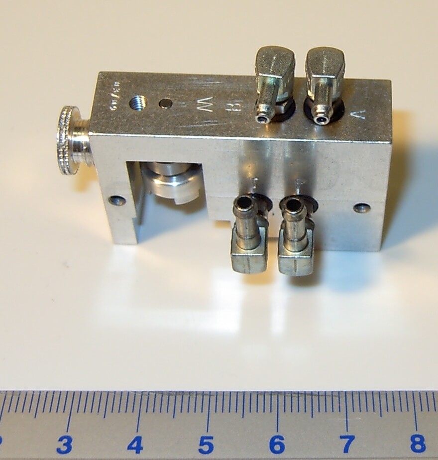 1 Hydraulik-Steuerventil 1-fach, bis 10bar. Maße (ohne      