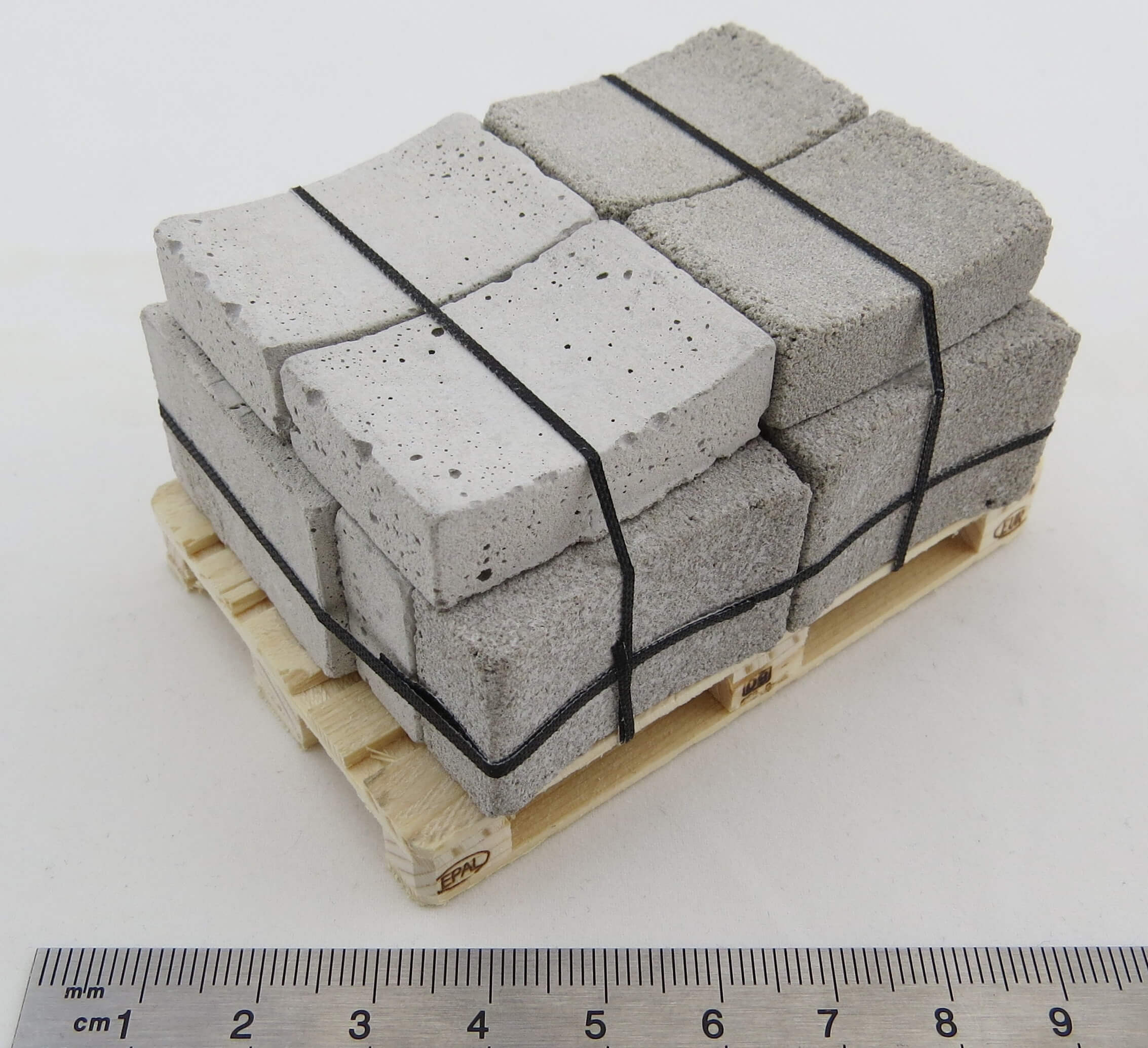 Betonstein-Palette im Maßstab 1:14,5. Muldensteine          