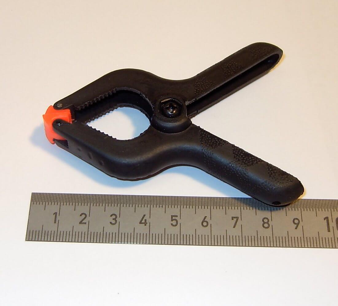 Klemme mit 30mm Spannweite, schwarz 1 Stück 1 Klemme mit 30mm Spannweite, schwarz 1 Stück