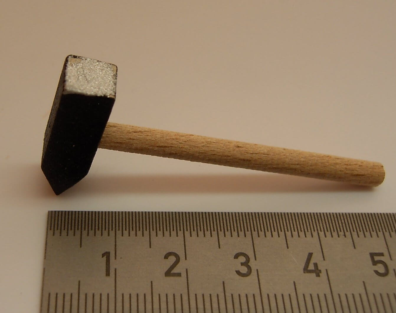 1x Holz-Hammer 5,5cm natur. Hammerkopf schwarz, Stil Holz,  