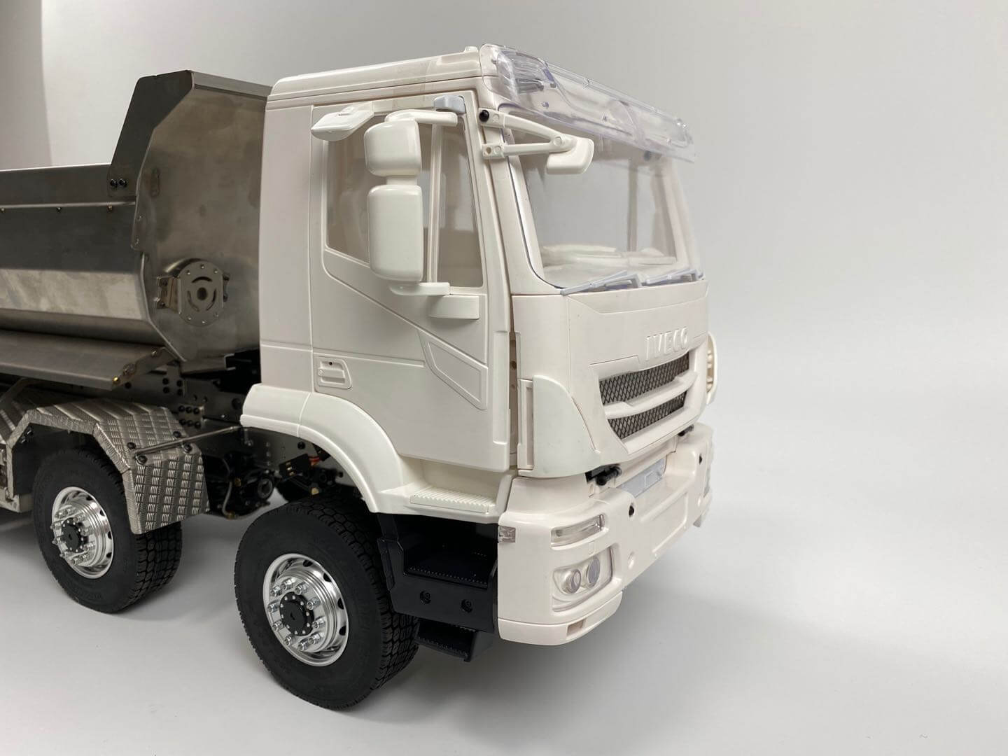 Nooxion IVECO Tracker ABS Karosserie Maßstab 1:14