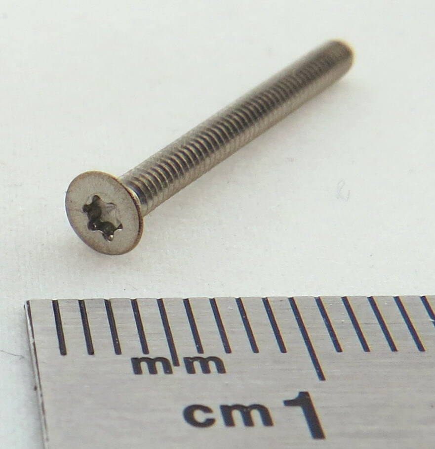 100 forsenkede skruer med sekskanthylse, M2x20mm. DIN 965, N