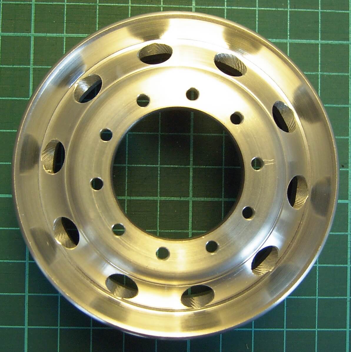 Alufelge Rundloch, Eurofelge 1:8 (218189) 1x Alufelge Rundloch, Eurofelge 1:8 (218189)