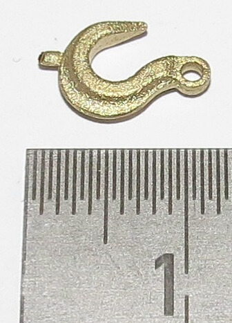 Messing-Feinguss-Haken. Mit Anschlag-  Öse. Gesamthöhe