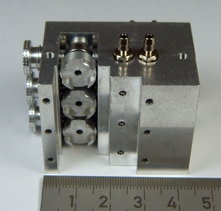 1 Hydraulik-Steuerventil 3-fach, bis 10bar. Maße (ohne      