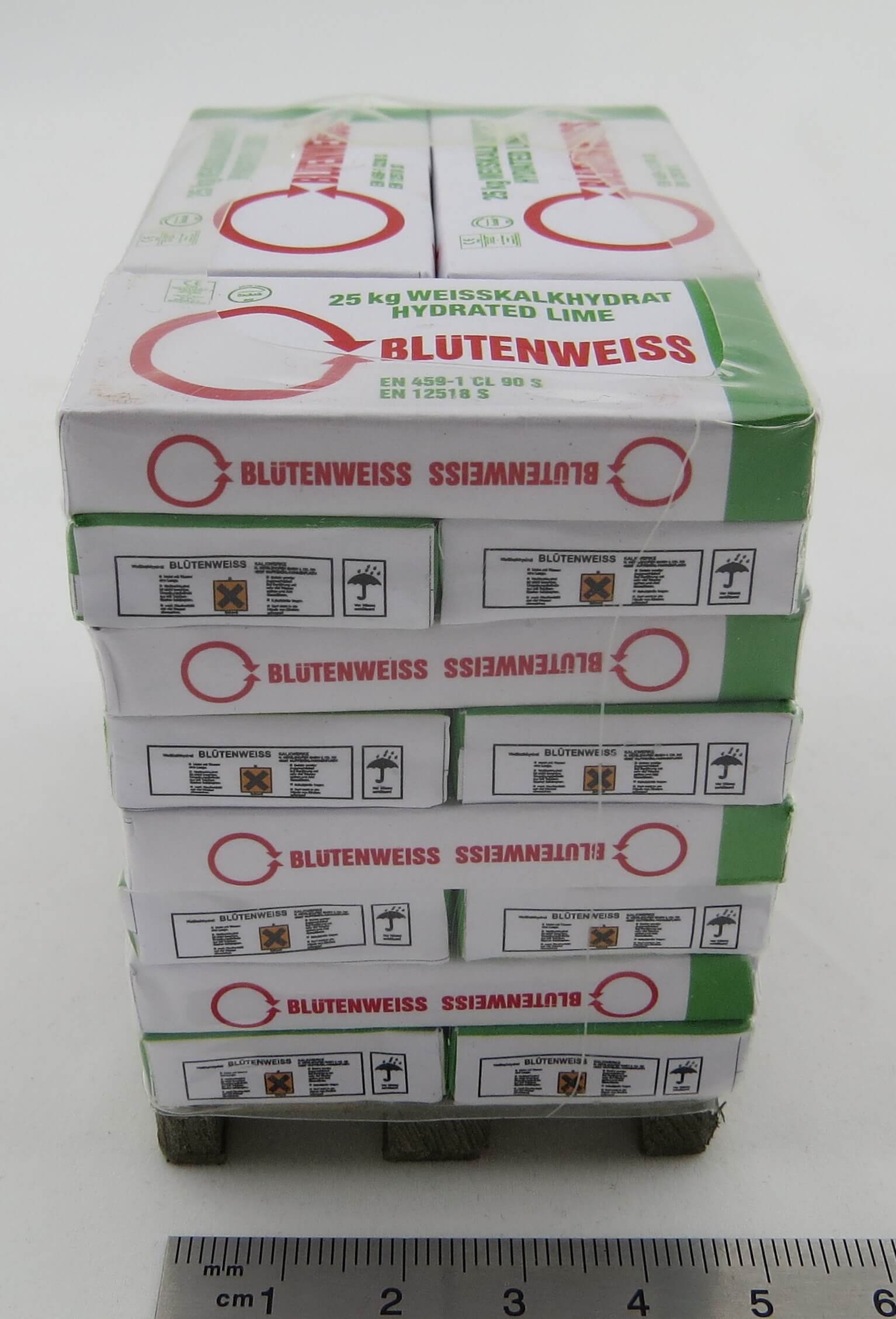 Kalkhydratpalette im Maßstab 1:WEDICO. Nachbau einer        