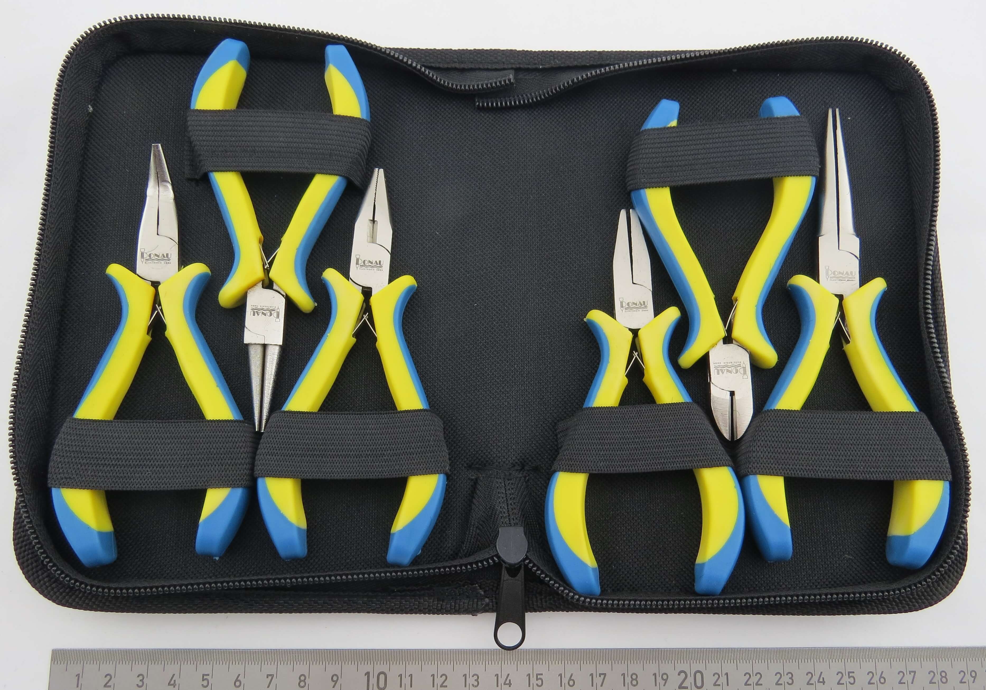 Zangen-Set im Etui. 6 Zangen für Fein-   mechaniker. Die Zan Zangen-Set im Etui. 6 Zangen für Fein-   mechaniker. Die Zan