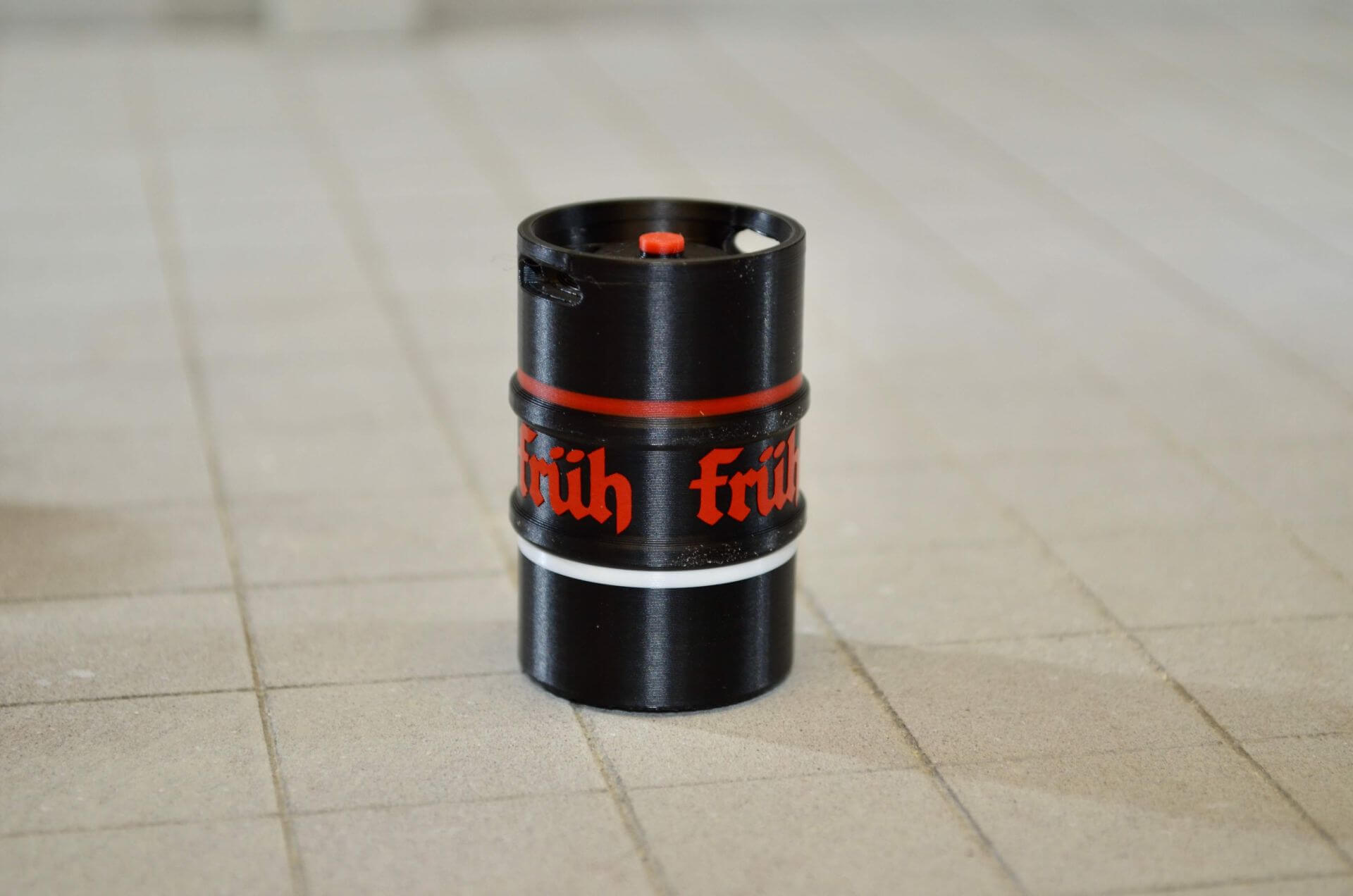 Keggy der Brauerei Früh (3-farbig) (M 1:14,5) Keggy der Brauerei Früh (3-farbig) (M 1:14,5)