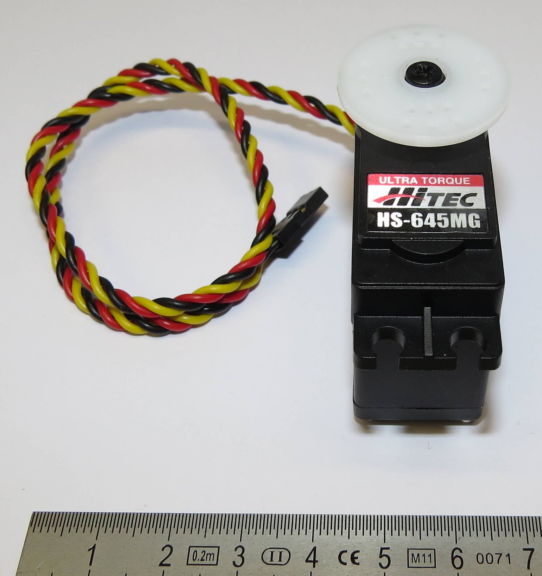 1 Servo HS-645MG (Hitec). Kräftiges Standard-Servo. Maße:   