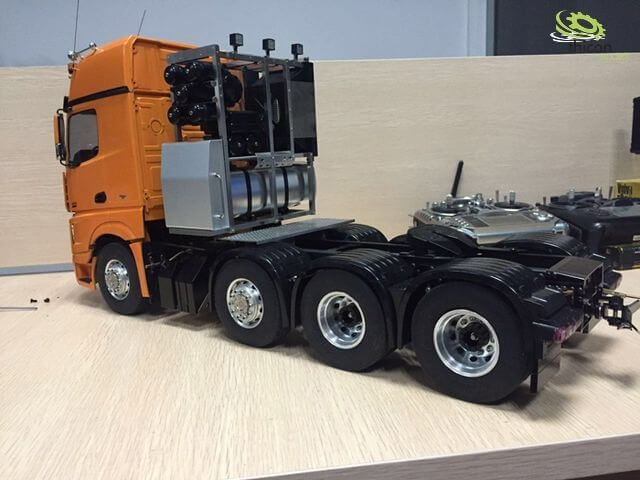 8x8-Schwerlast-LKW für Mercedes Arocs/Actros ARTR, 1:14