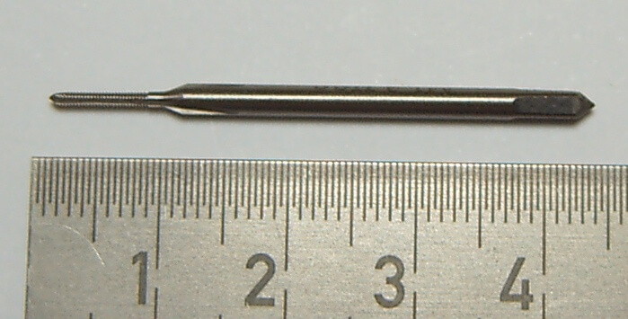 Gewindebohrer HSS M1,2 (1 Stück), 3 geschliffene Flächen Gewindebohrer HSS M1,2 (1 Stück), 3 geschliffene Flächen