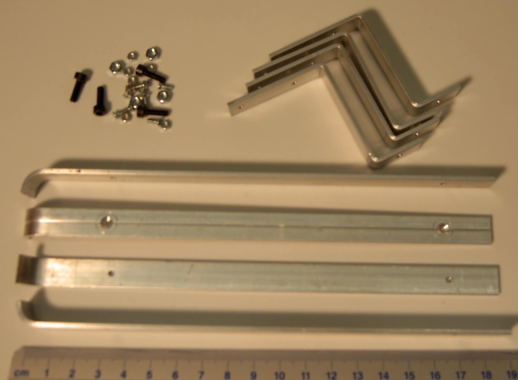 Unterfahrschutz, Tamiya-Maßstab. Alu.  Abmessung: Länge 1 Satz Dachlampen-Platinen für 12V. 2 Platinen mit SMD-LED
