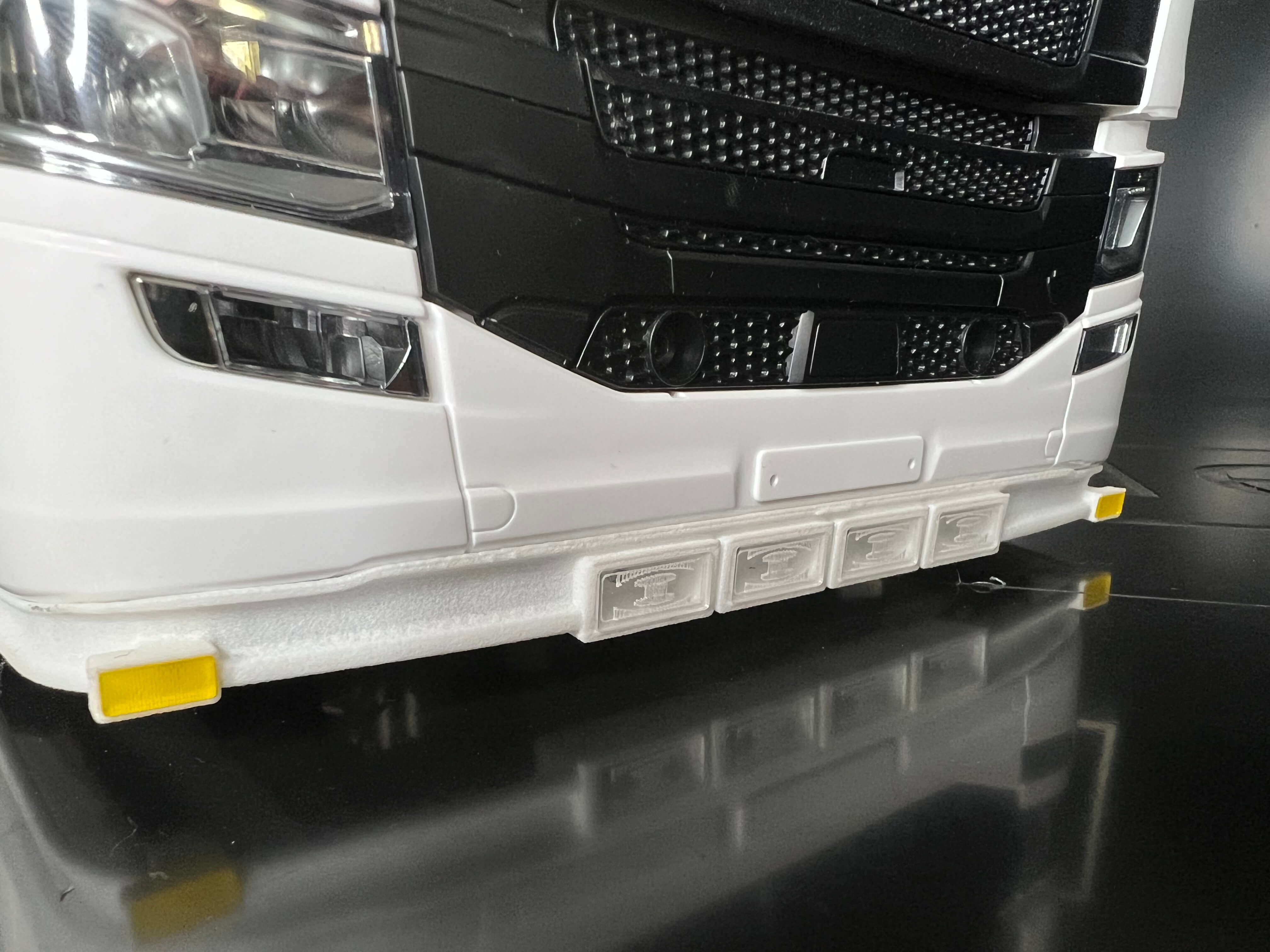 FineLine Spoilerlippe No. 4 für Scania 770 S von Tamiya