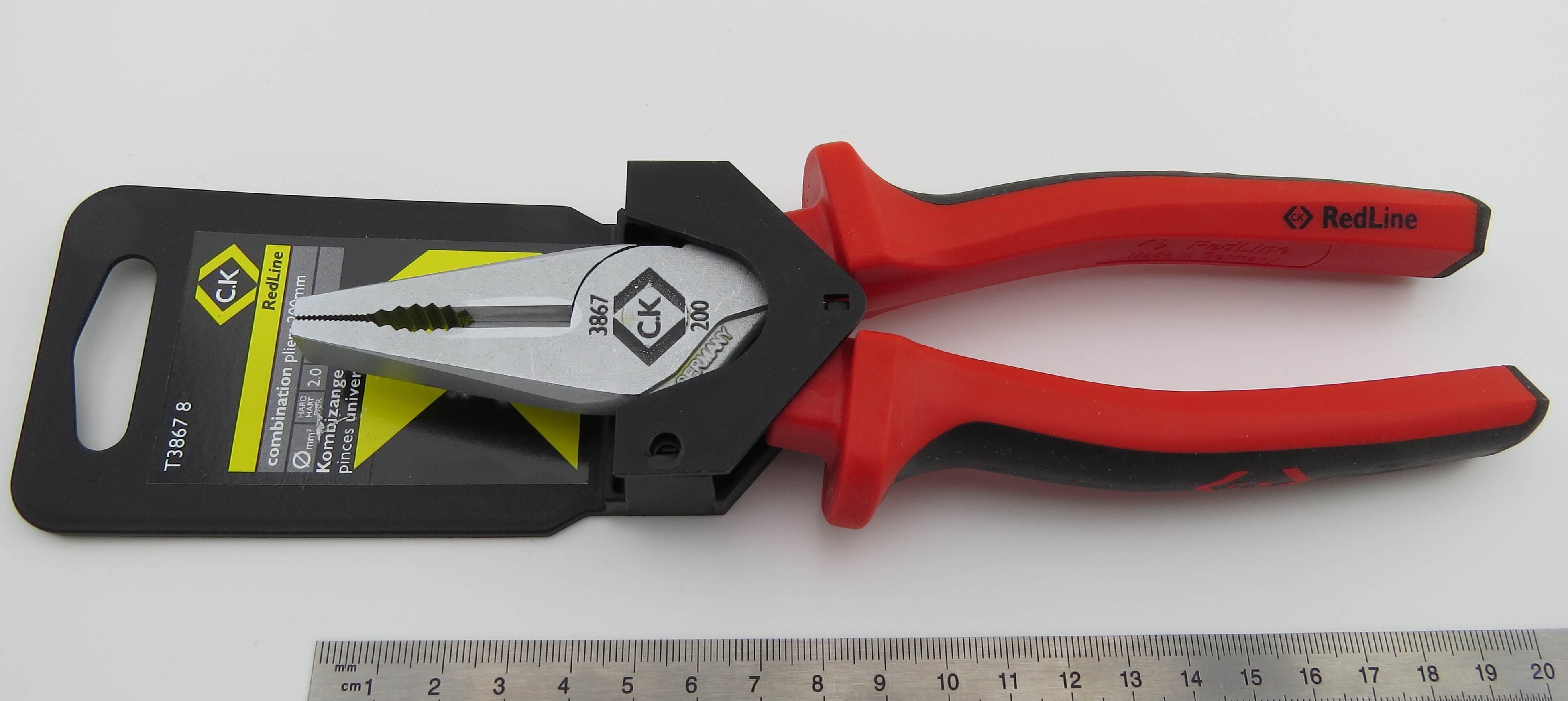 Kombizange, gerade Backen, 200mm lang. C.K. rot/schwarz Kombizange, gerade Backen, 200mm lang. C.K. rot/schwarz