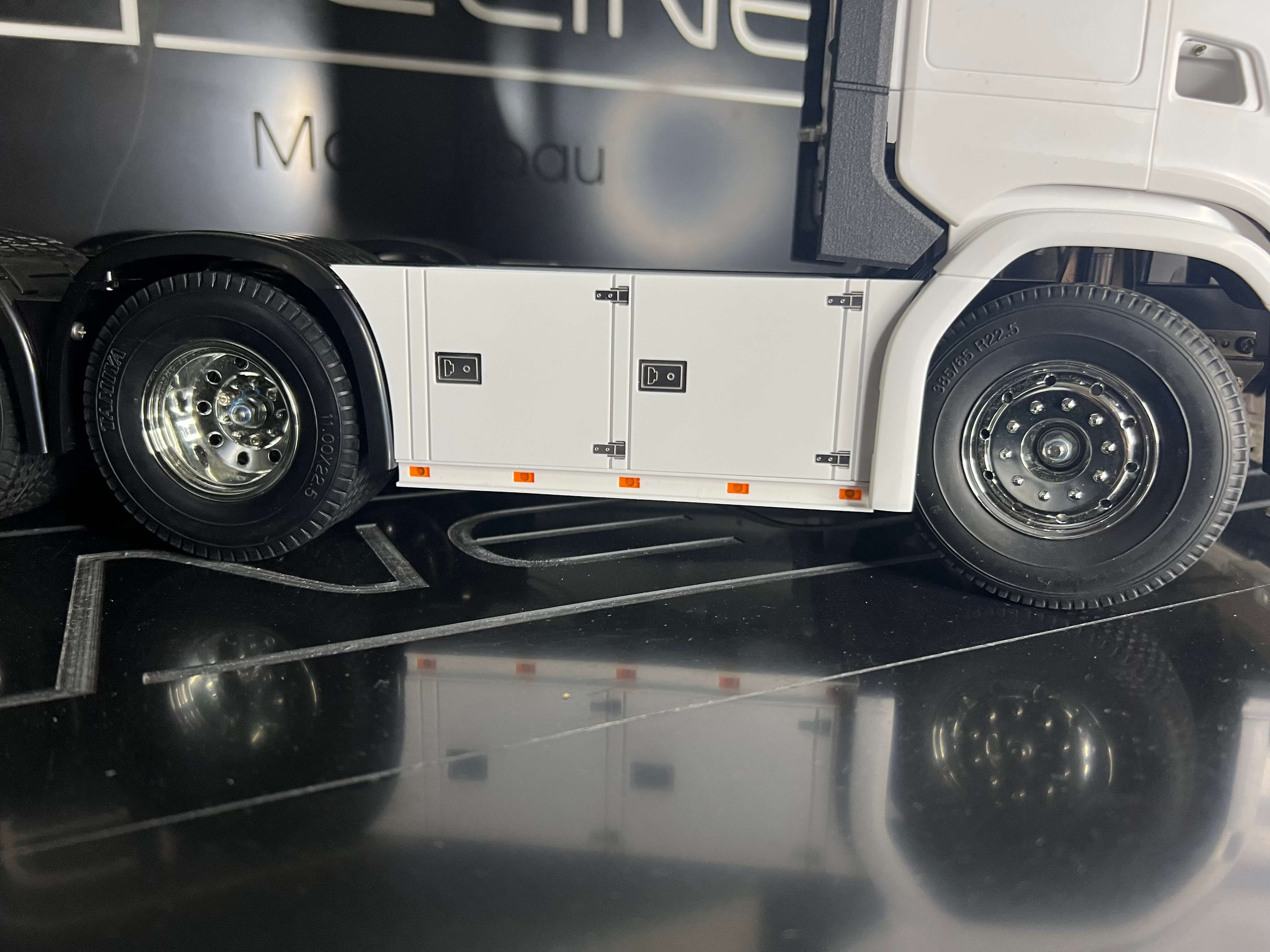 FineLine Dänische Kiste Scania 770 S 3-Achser beleuchtbar