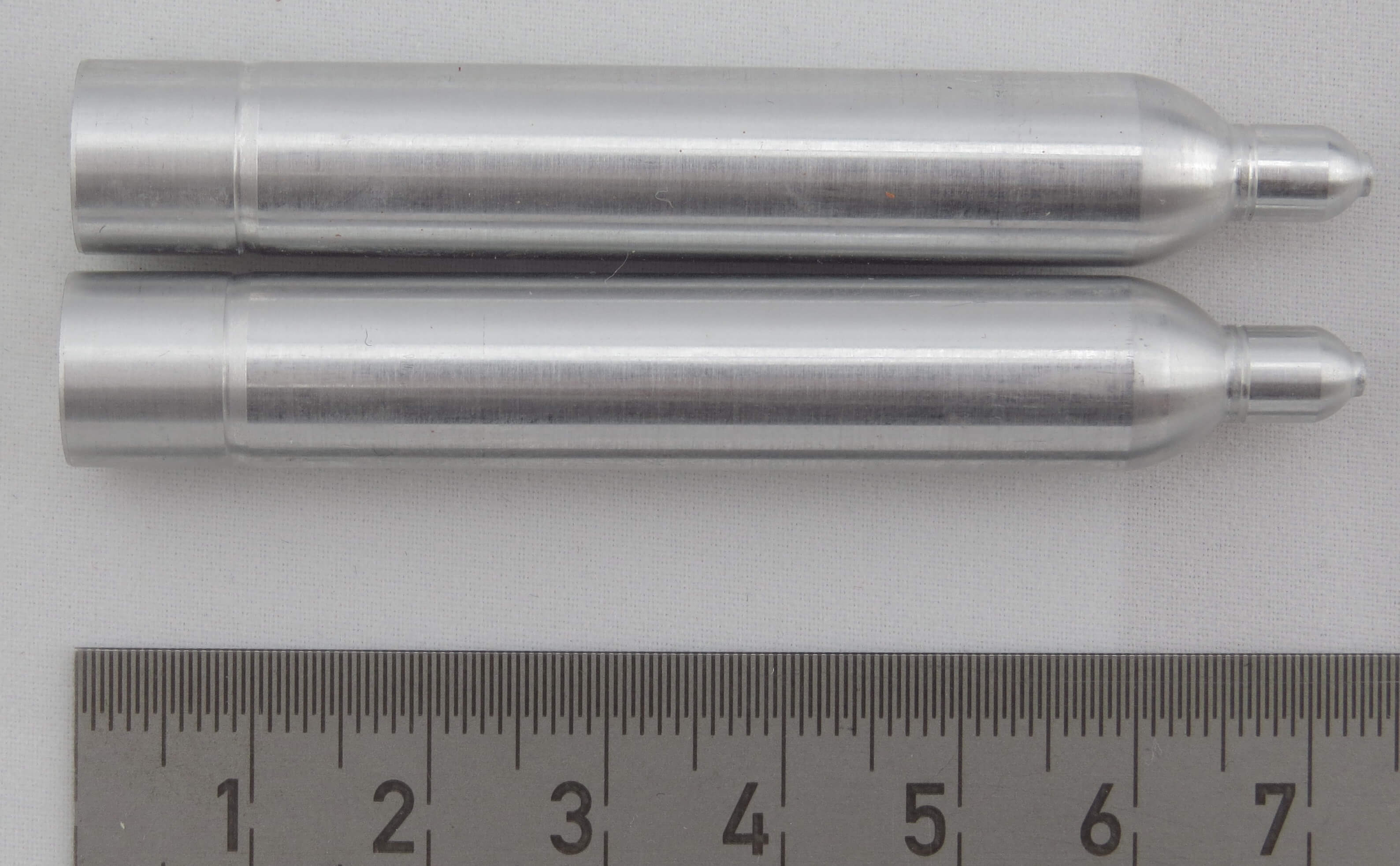 2 gas cylinders 75x11mm, aluminum, rotated. solid material
