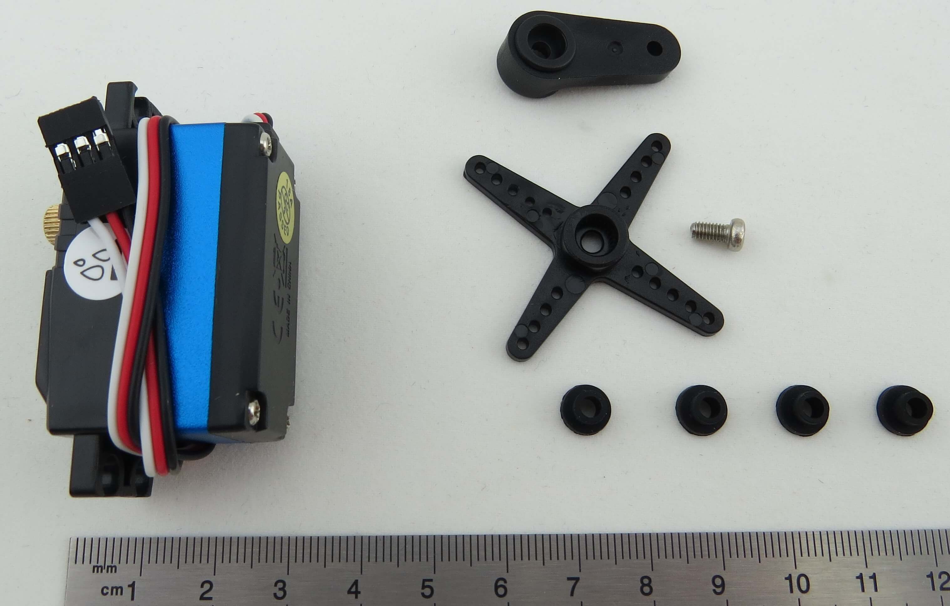 Waterproof-Servo CS-6 MG mit JR-Stecker