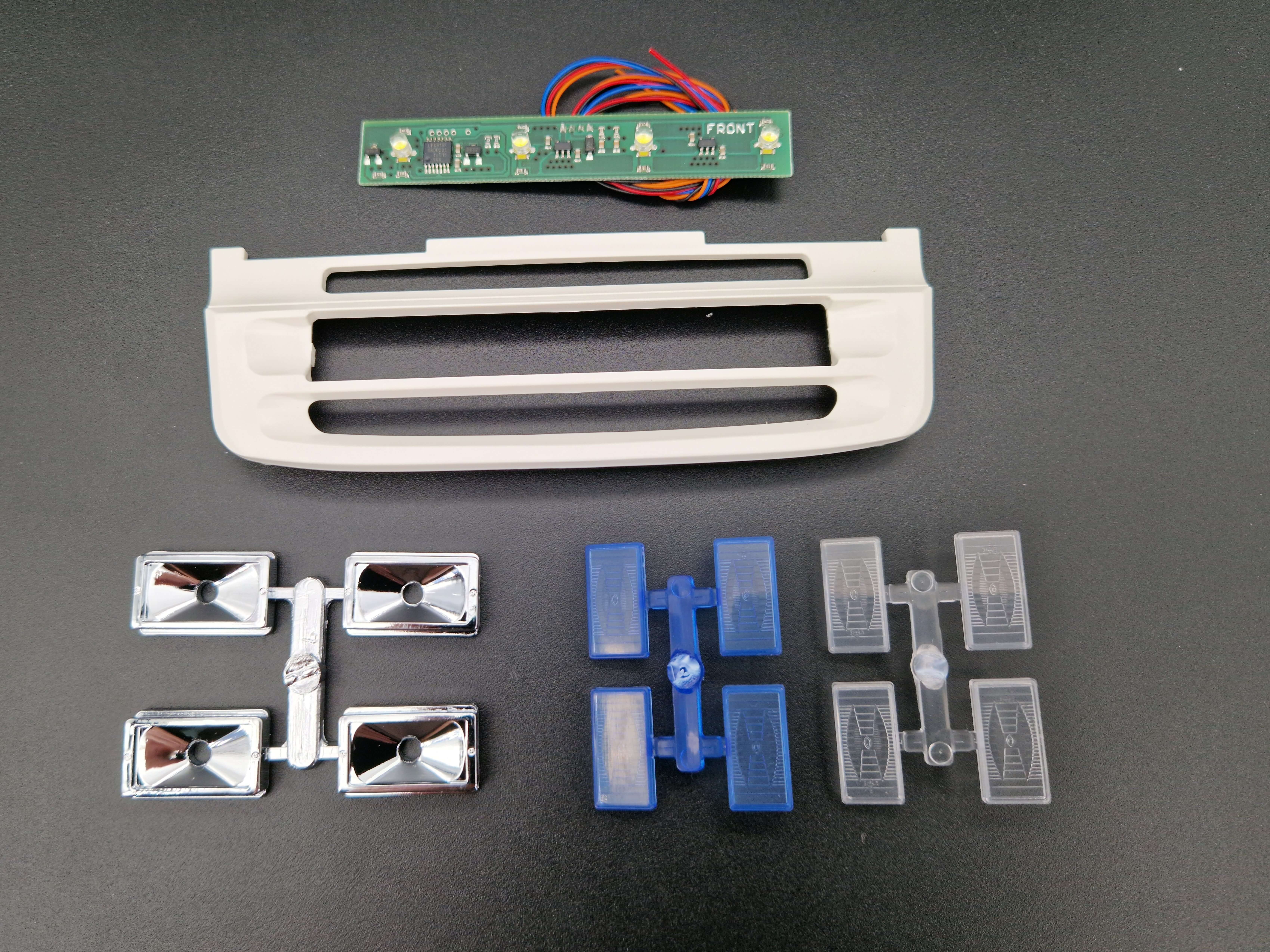 Verkerk Scania Grill inkl. Hella  Scheinwerfer (blau). Verkerk Scania Grill inkl. Hella  Scheinwerfer (blau).