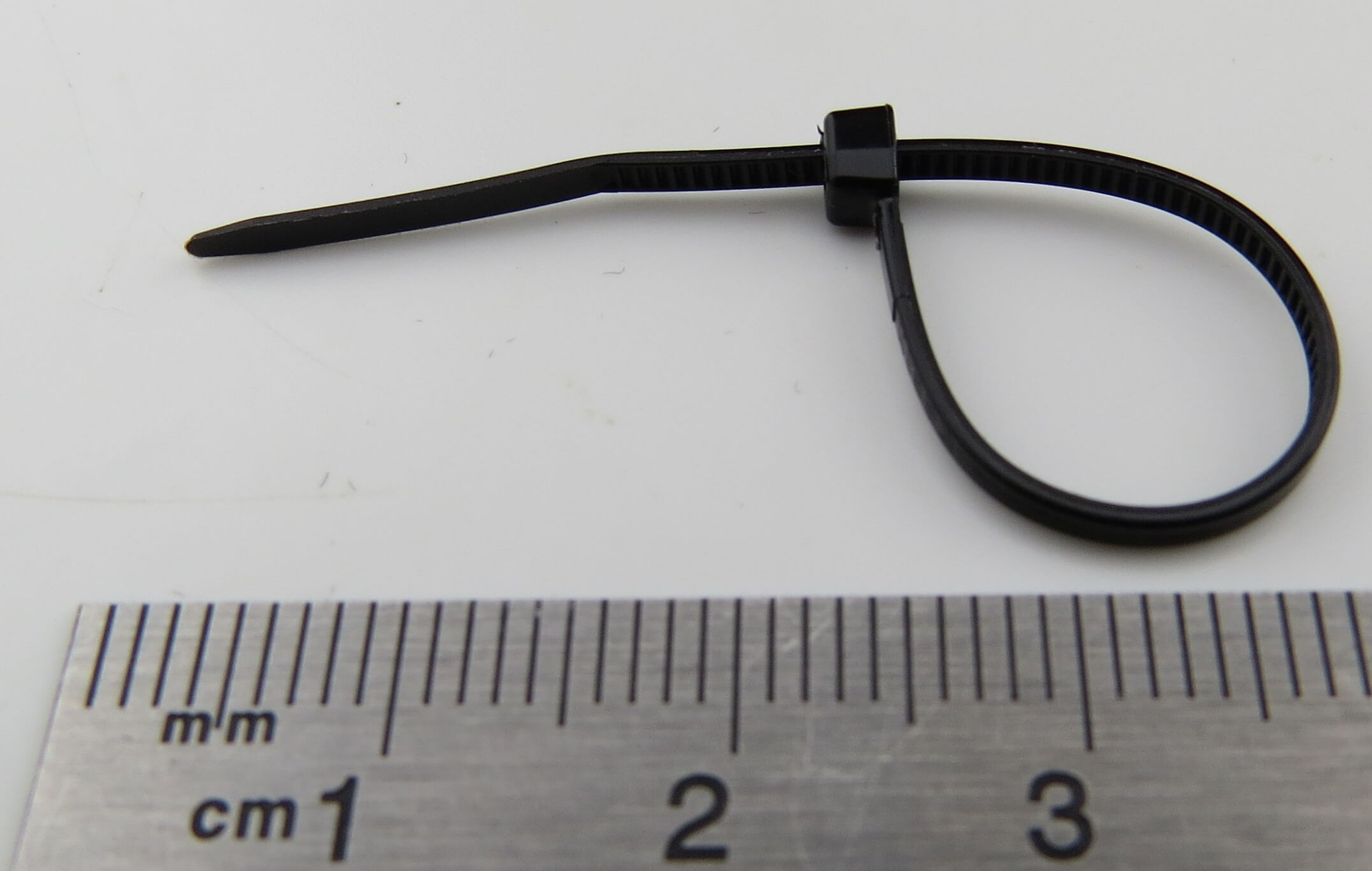 Kabelbinder (100 Stück) schwarz, Kunststoff, Größe:71x1,6
