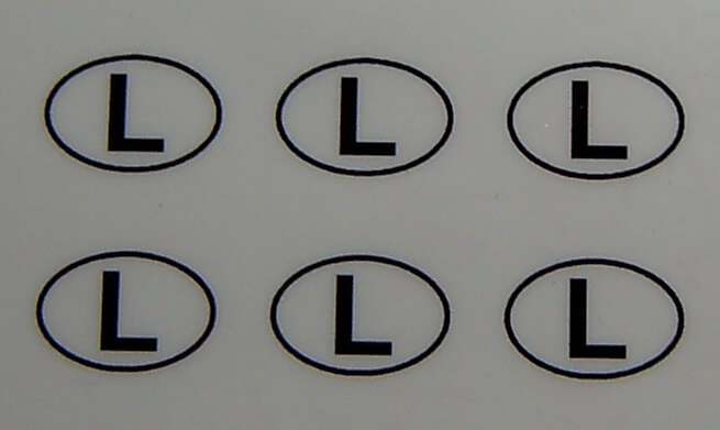 6 Nationalitätskennzeichen <L>. 8mm hoch passend zum