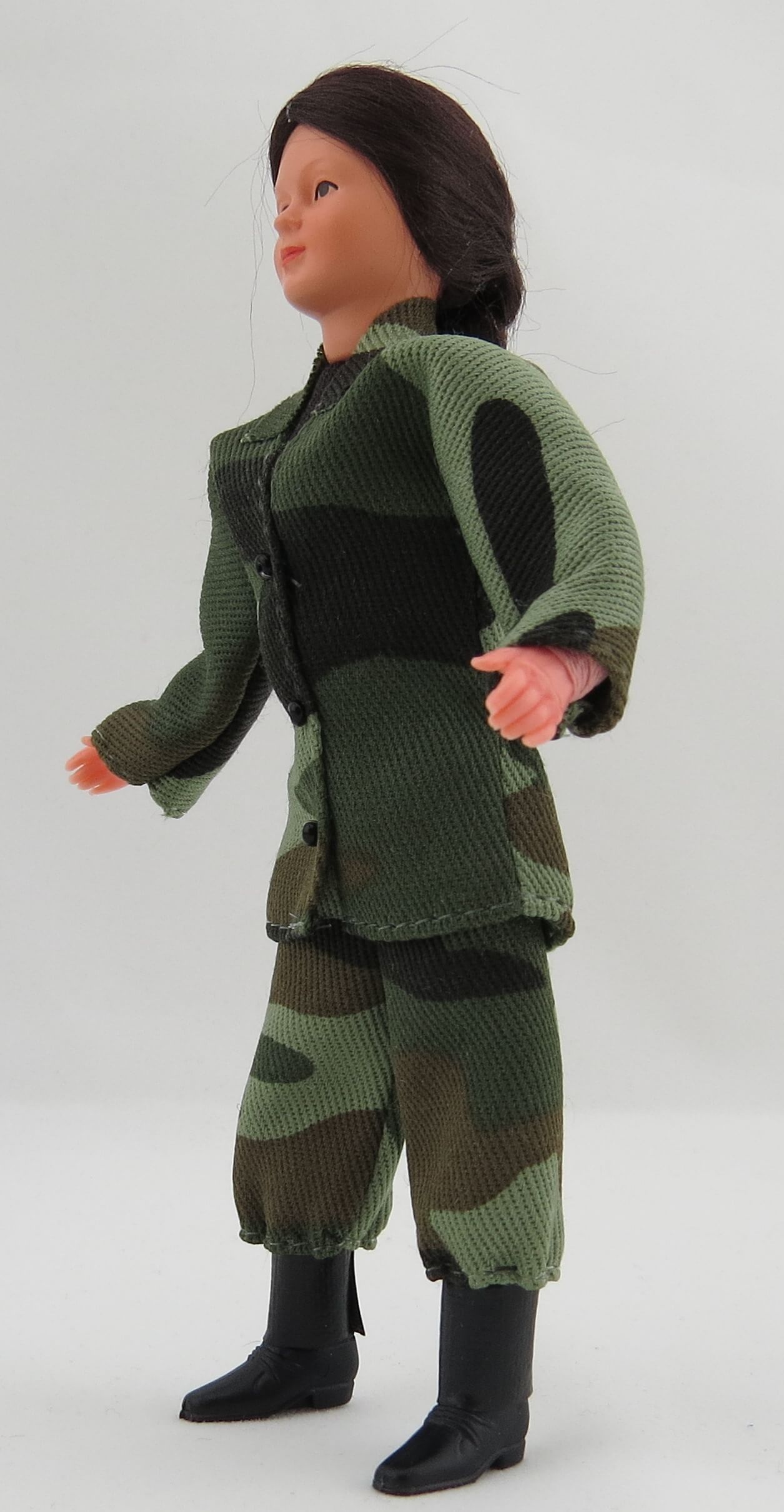 1x Biegepuppe FRAU ca. 13cm hoch, Soldatin, Tarnanzug