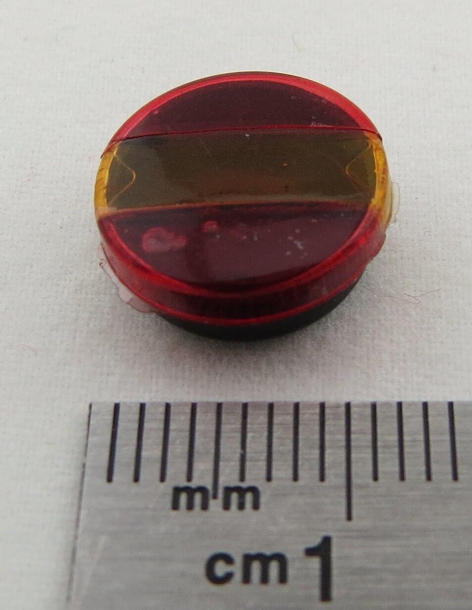 Rückleuchten-Gehäuse mit Lichtscheibe rot/gelb/rot 12mm