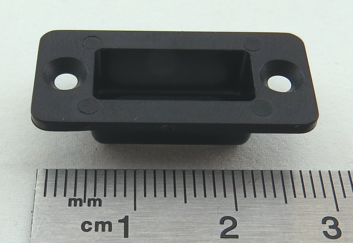 Einbaurahmen für Hochstromstecker oder Hochstrombuchse Einbaurahmen für Hochstromstecker oder Hochstrombuchse