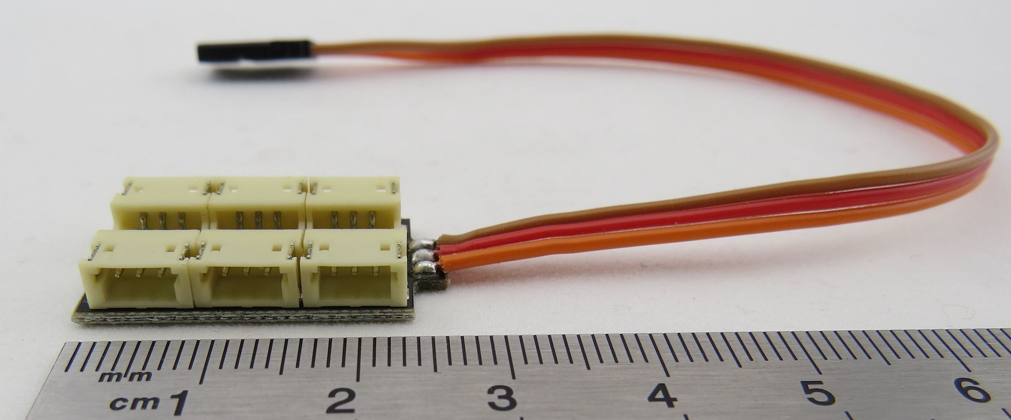 EASYBUS - Adapter. 6-fach 15cm/JR-Steck. Mit diesem Adapter