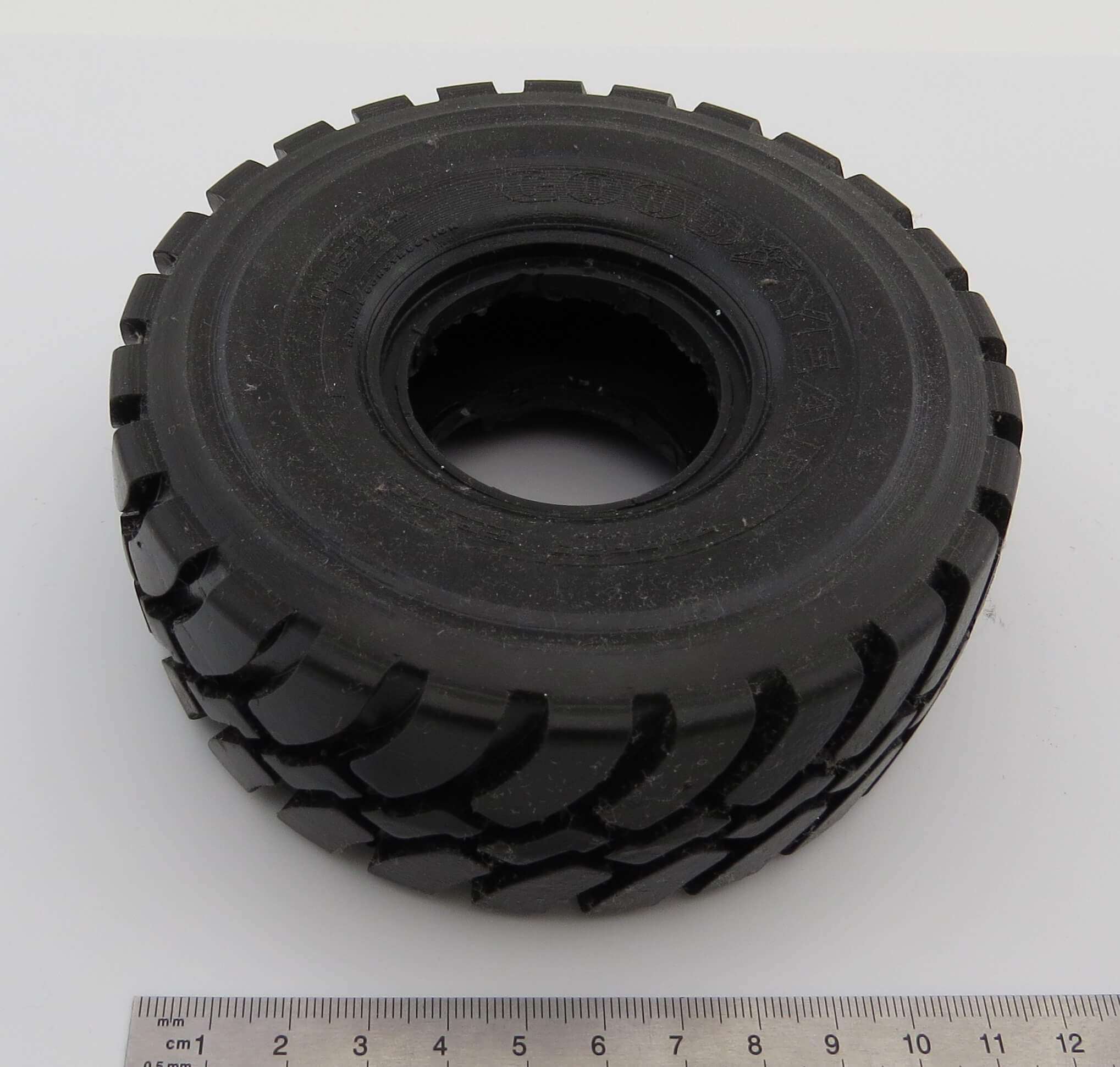 1 Goodyear 29.5R25 wydrążony 1: 14,5 CP 4D Da = 128mm