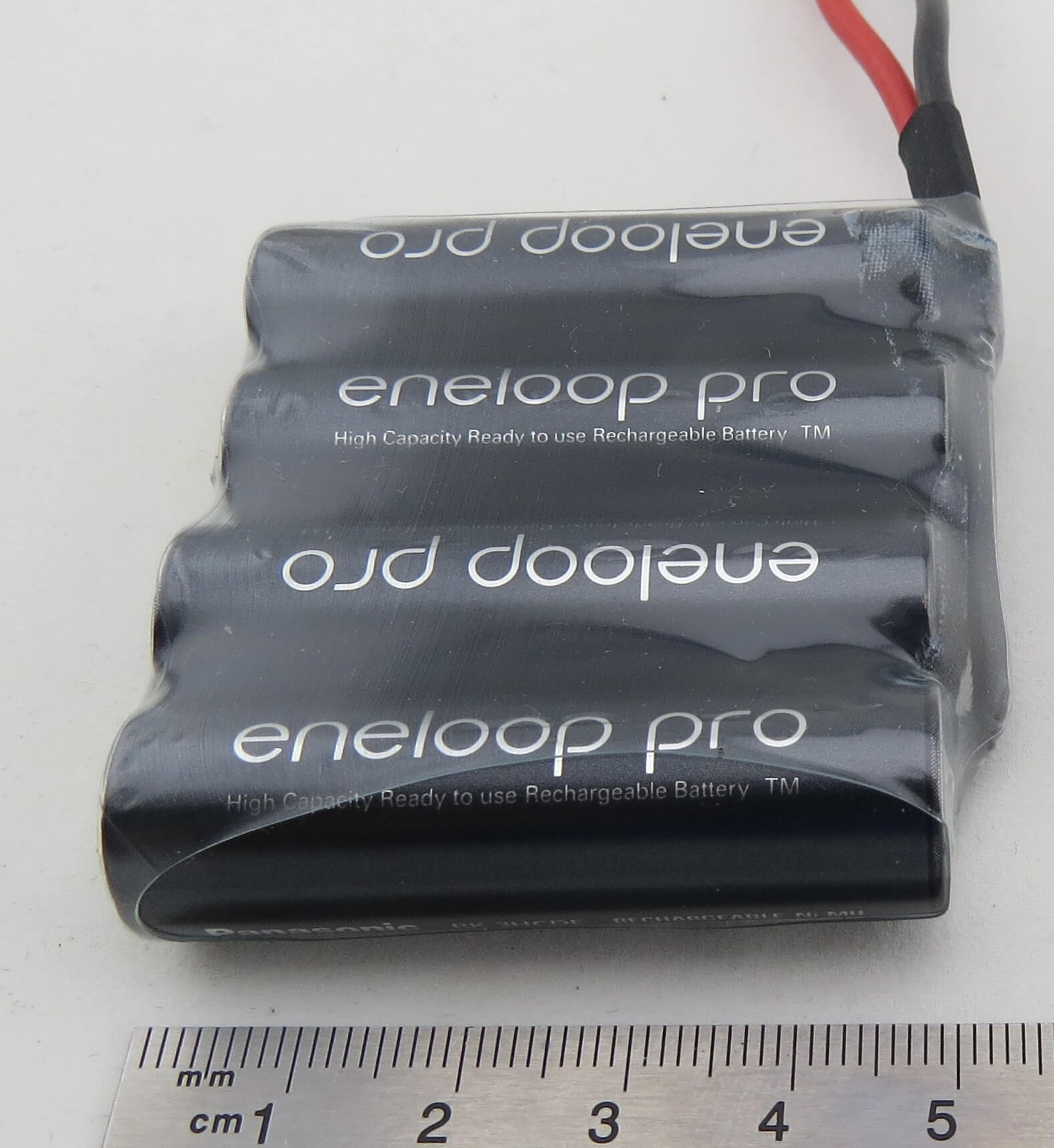 1 Akku-Pack mit 4x Sanyo ENELOOP PRO.    4 Zellen, 4,8V 2450