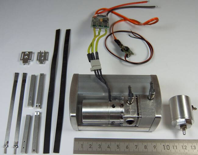 Hydraulik-Pumpe 12 Volt im LKW-Tank.   Auf 12 bar