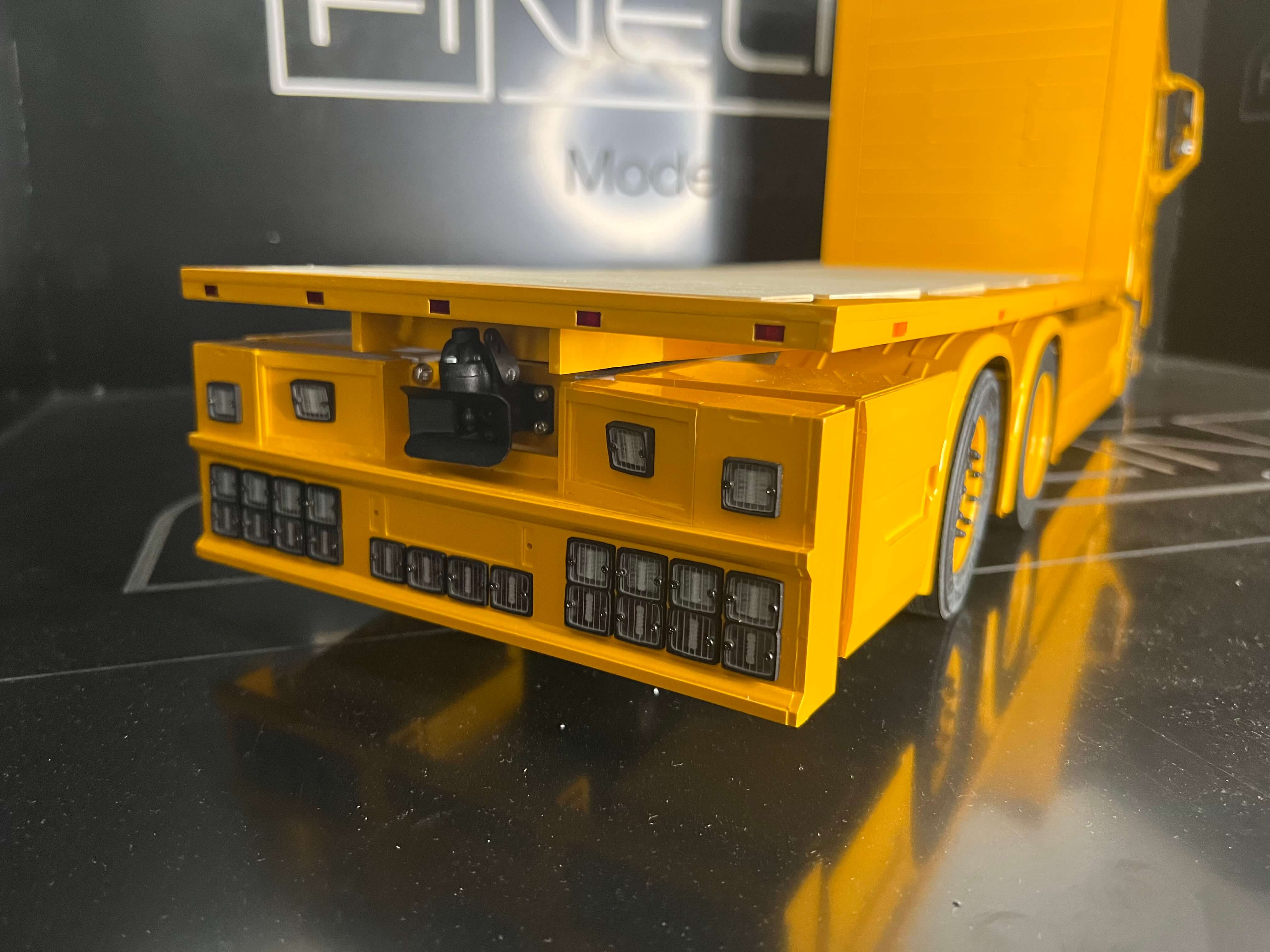FineLine Flachbett Aufbau für Volvo FH16 615mm Rahmen