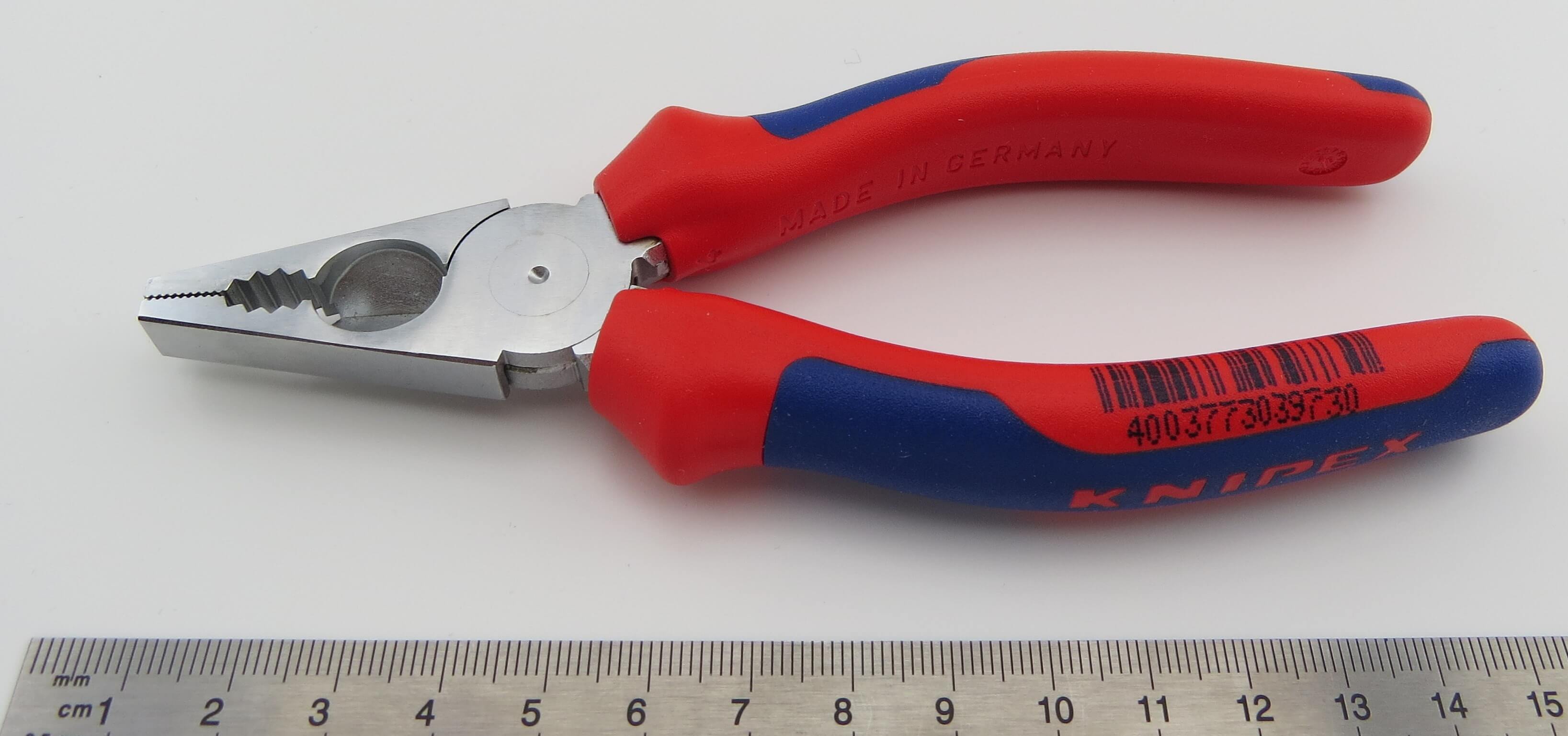 Kombizange, gerade Backen, 140mm lang. Knipex. rot/blau