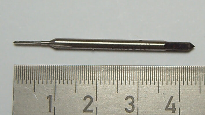 Gewindebohrer HSS M1 (1 Stück), 3 geschliffene Flächen Gewindebohrer HSS M1 (1 Stück), 3 geschliffene Flächen