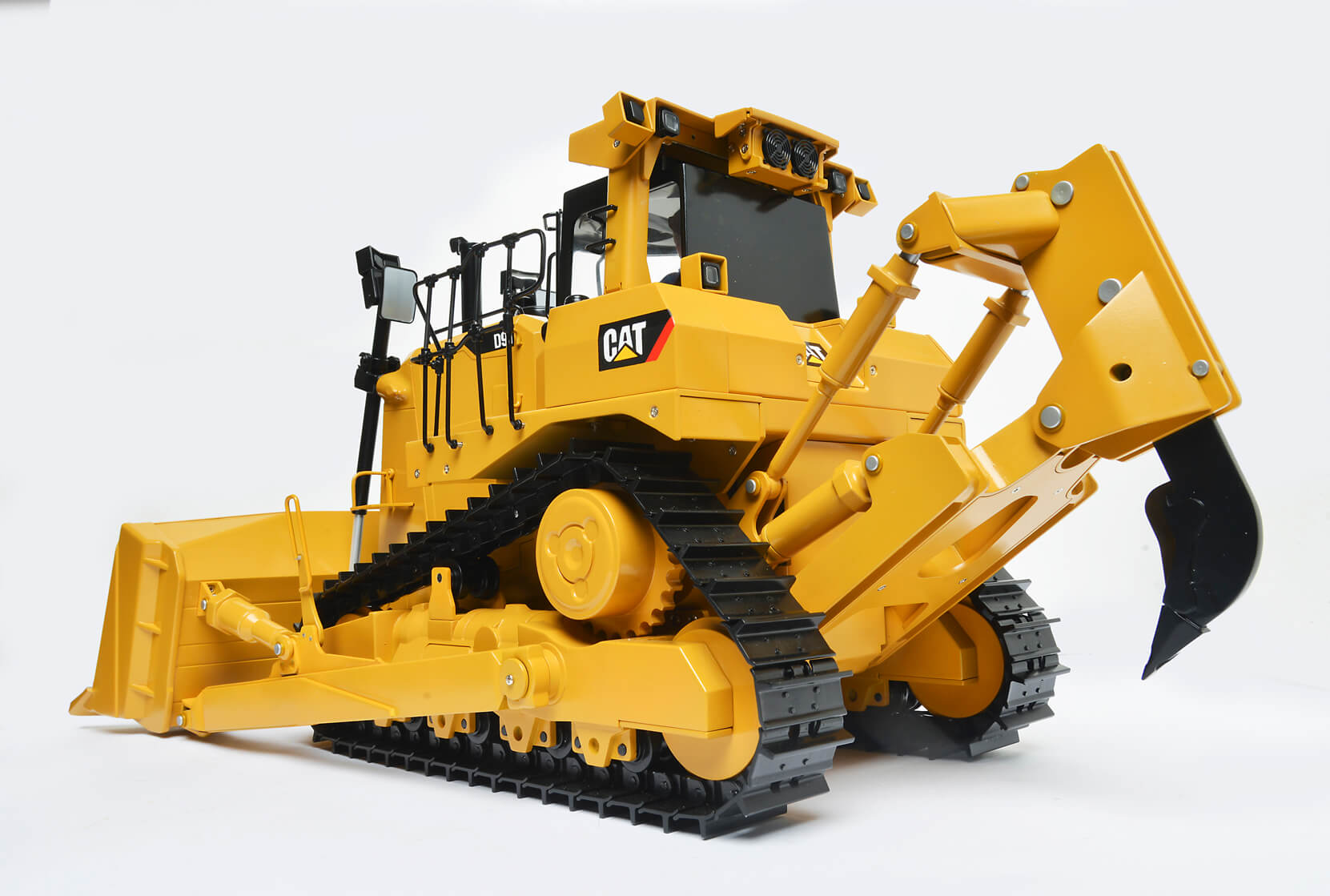 1 Komplett-Bausatz Kettendozer CAT D9T.  Bausatz mit allen  