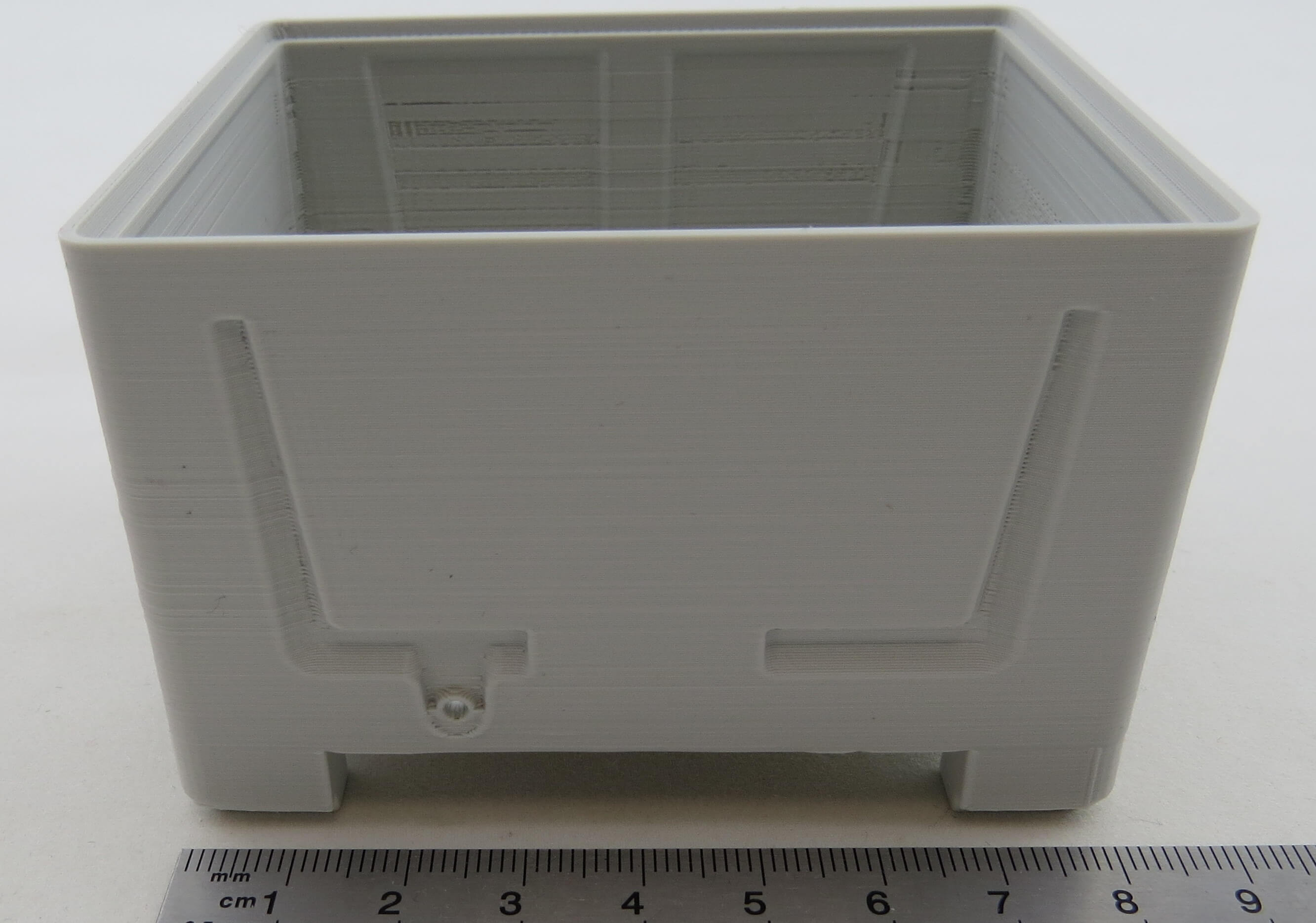 Bigbox (3D-Druck), geschlossene Form. Stapelbar mit 4 Füße  