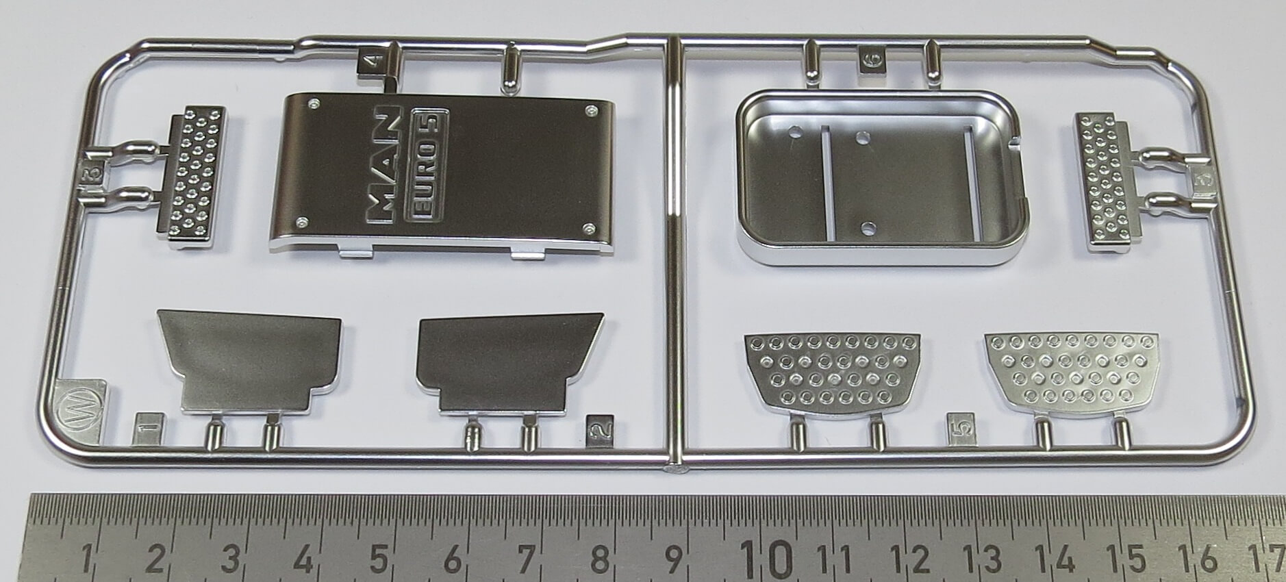 Spritzguss-Teilesatz W-Teile, chrom matt für MANs von Spritzguss-Teilesatz W-Teile, chrom matt für MANs von