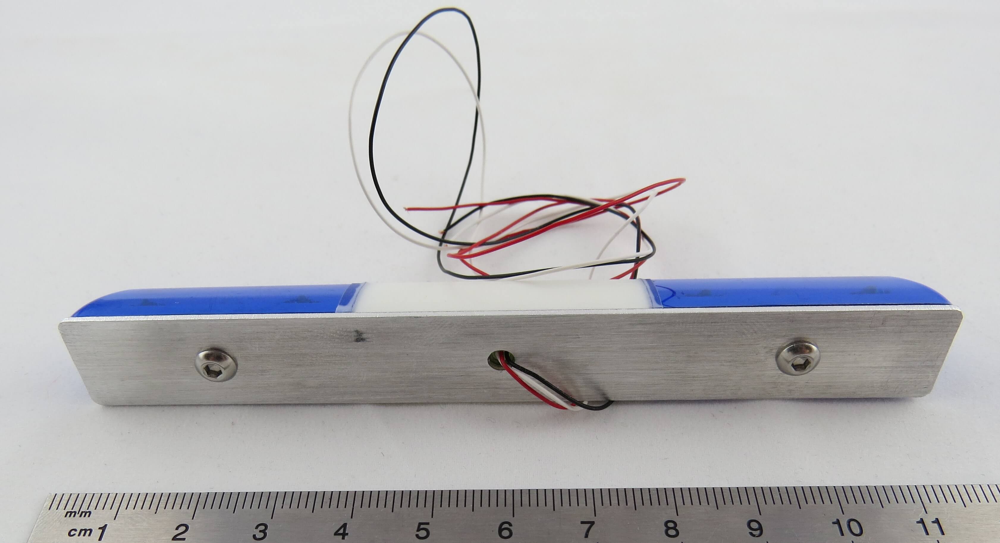 1x Rundumleuchtbalken, mit integrierter  Elektronik u       