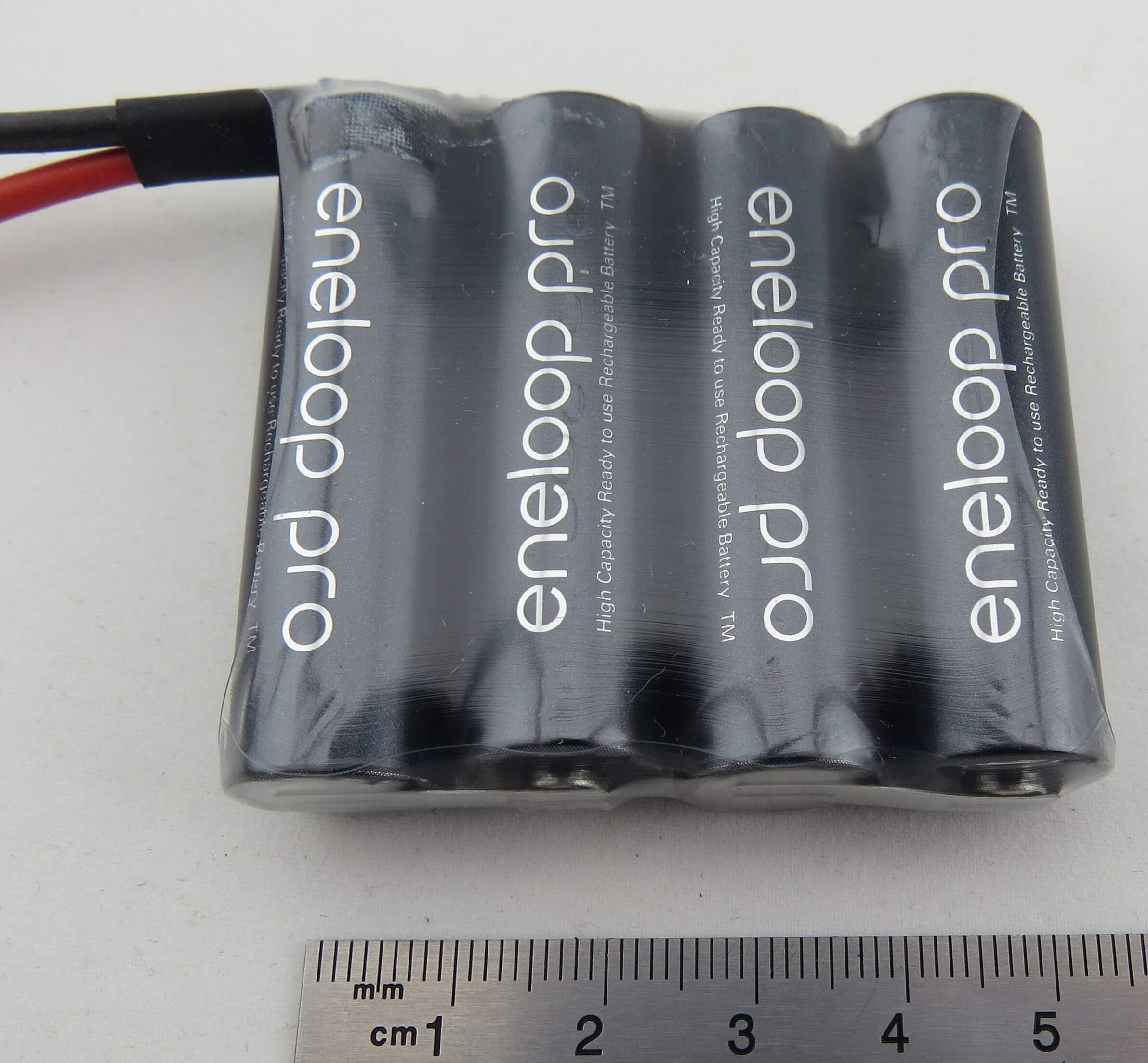 1 Akku-Pack mit 4x Sanyo ENELOOP PRO.    4 Zellen, 4,8V 2450