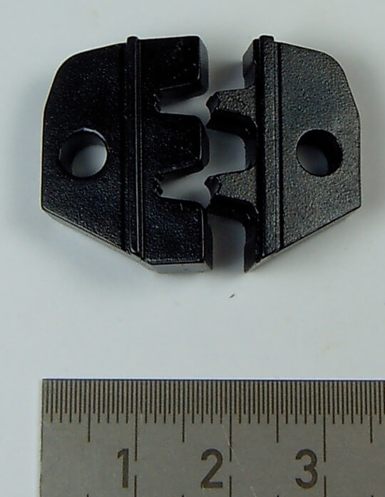 Einsatz für Crimpzange für TAMIYA- und AMP-Kontakte. Der 1 Einsatz für Crimpzange für TAMIYA- und AMP-Kontakte. Der