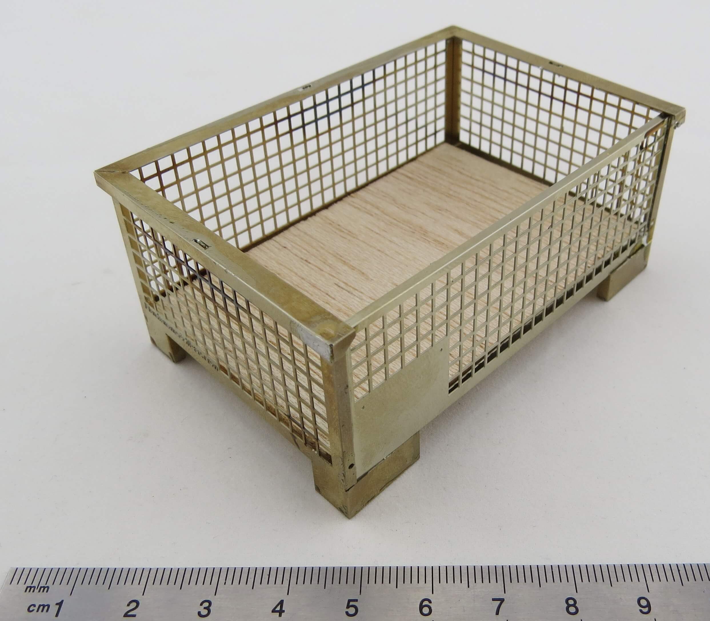 naturgetreue Nachbildung einer Gitterbox-Palette aus MS