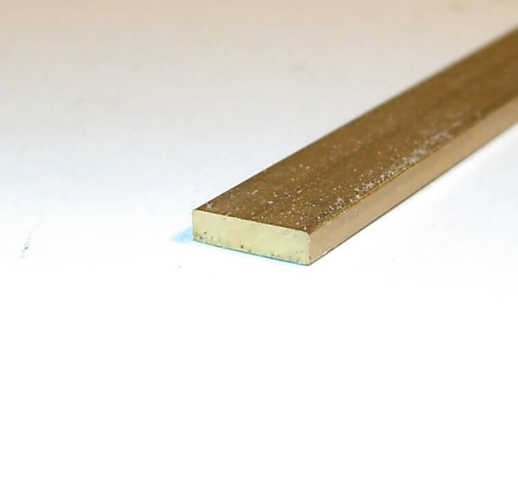 Płaski mosiądzu 7,0 x4,0 mm 1m długi płaski odcinek, wiercenie i