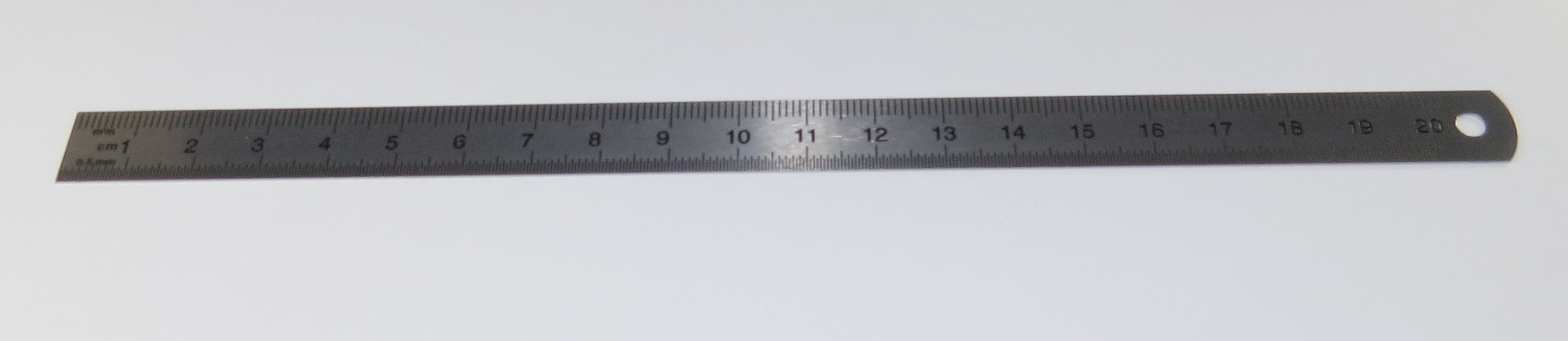 Metall-Lineal, Edelstahl, biegbar. 200mm. Mit 1 Metall-Lineal, Edelstahl, biegbar. 200mm. Mit