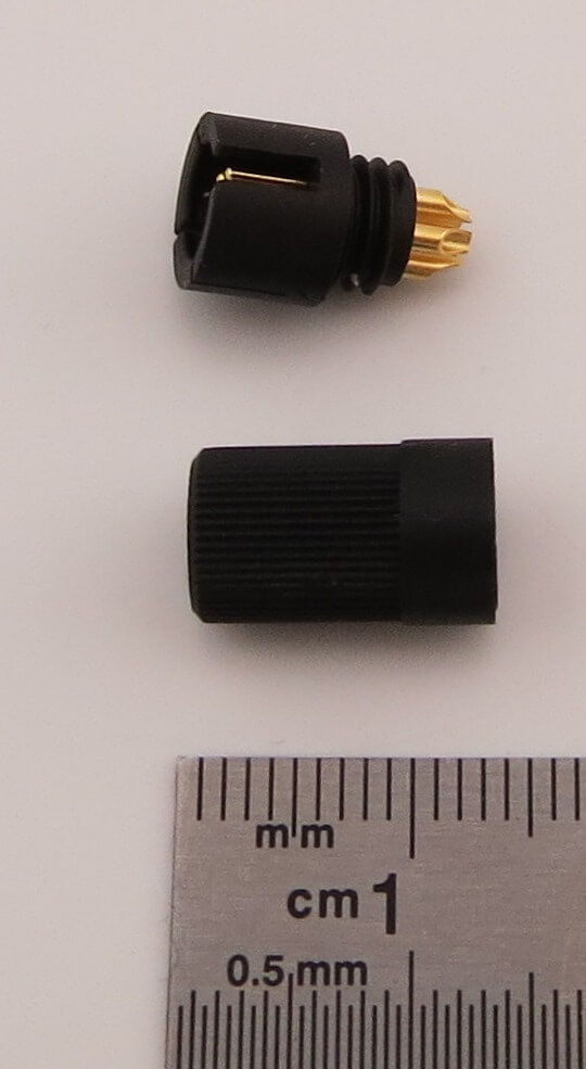 1 Stk. 5-poliger Miniatur-Kabelstecker. Stecker, 2-teilig