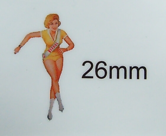 Druckdecal auf weißer selbstklebender Folie. Veedol-Mädchen