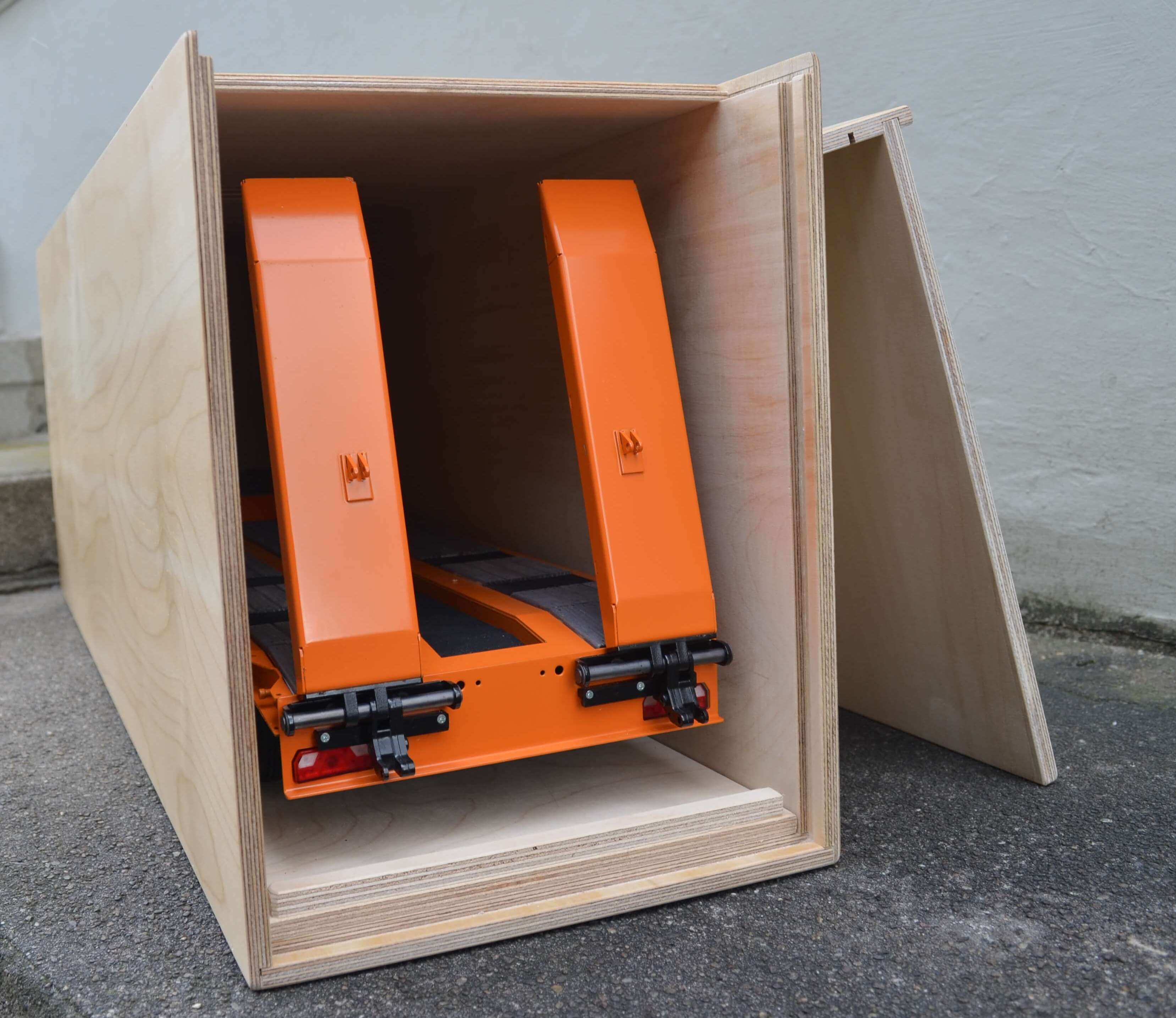 Transportbox aus 9mm Birke-Multiplex.    Die Box ist gebrauc Auflieger-Transportbox aus 9mm Birke-Multiplex, bis 103cm