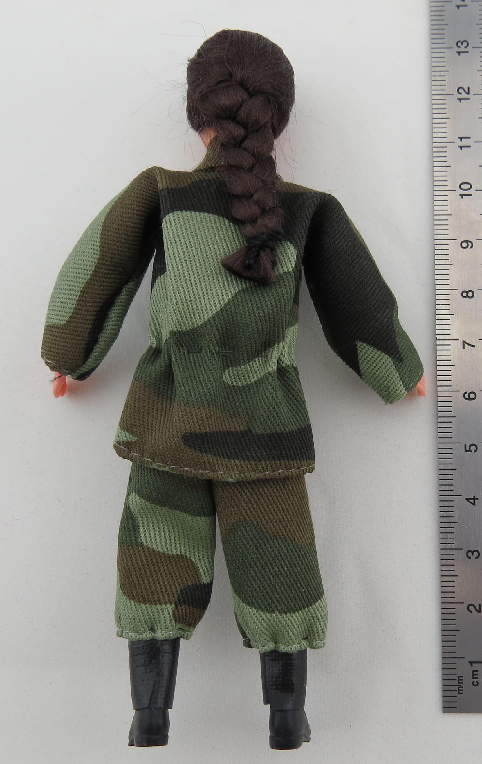 1x Biegepuppe FRAU ca. 13cm hoch, Soldatin, Tarnanzug